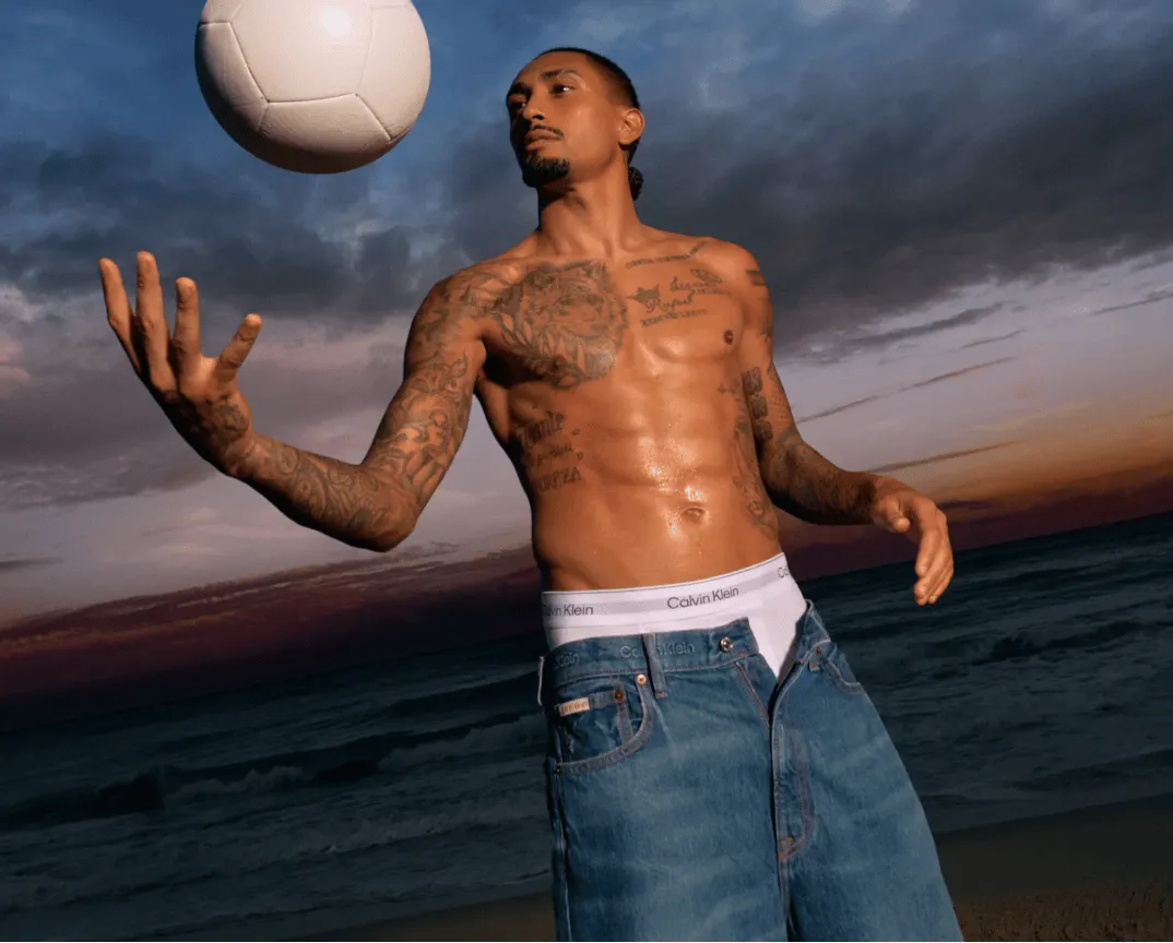 kaiyun 官网-拉菲尼亚代言CK：小时候看到球星广告时，总会幻想自己这样